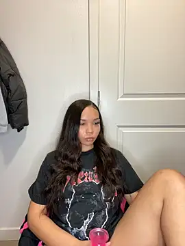 Snapshot of nikkiloveee chatting on November 26, 2025, 6:14 am nikkiloveee online show from November 26, 2025, 6:14 am