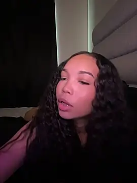 nikkiloveee online show from February 3, 2026, 7:52 pm