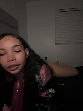 nikkiloveee online show from February 13, 2026, 6:20 am