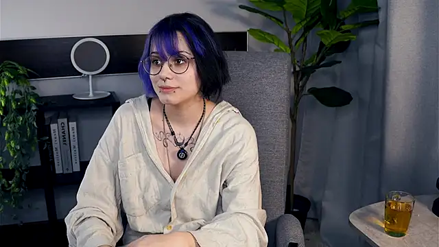 KellePourier online show from October 26, 2025, 3:51 pm