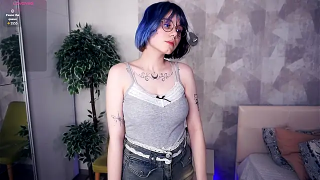 KellePourier online show from December 16, 2025, 7:19 pm