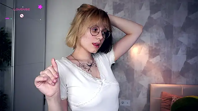 KellePourier online show from February 10, 2026, 6:12 pm