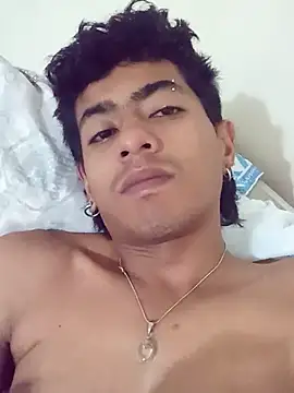 SkinniYamo online show from June 11, 2026, 2:53 am