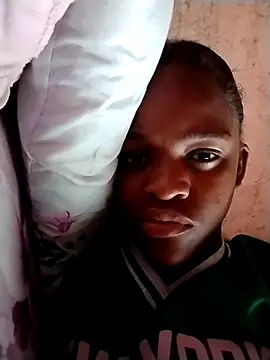 Snapshot of Blondecurv24 chatting on October 28, 2025, 2:31 pm Blondecurv24 online show from October 28, 2025, 2:31 pm