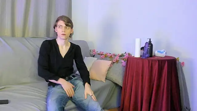 AvenGlow online show from February 28, 2026, 8:43 pm