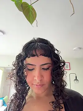 SugarTroubl33 online show from June 17, 2026, 1:56 pm