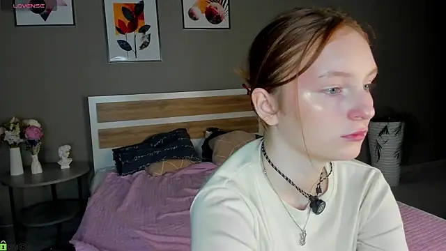 AngelWisee online show from June 3, 2026, 3:09 am