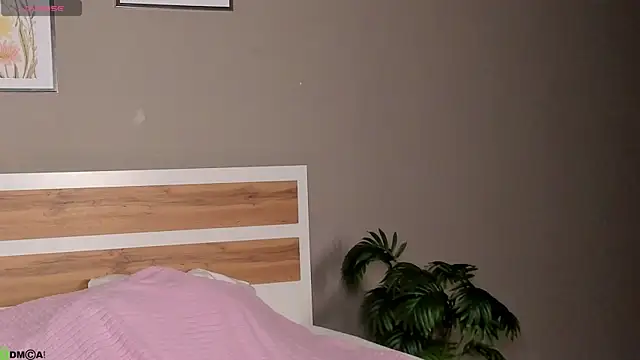 AngelWisee online show from June 25, 2026, 3:06 am