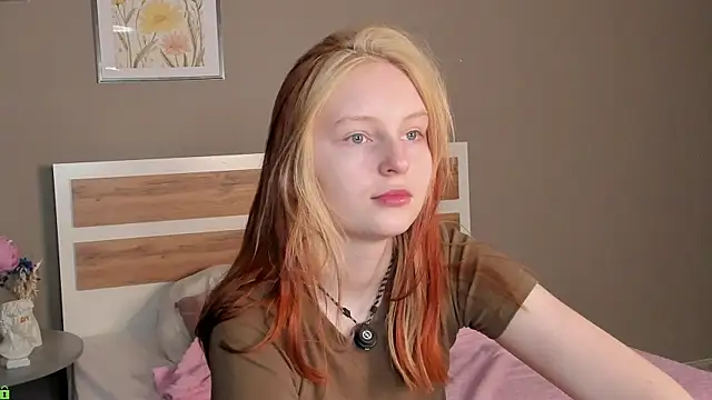 AngelWisee online show from June 26, 2026, 3:11 am