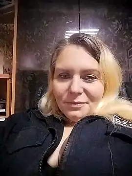 Lana-murr online show from October 28, 2025, 6:43 pm