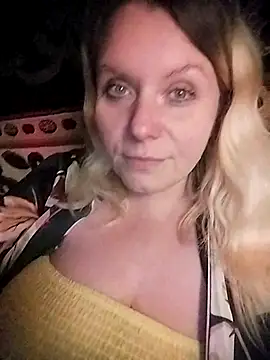 Lana-murr online show from October 31, 2025, 7:15 pm