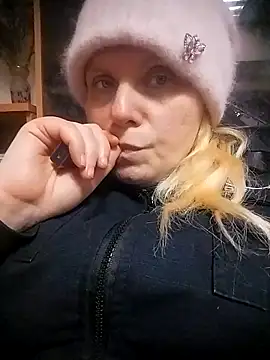 Lana-murr online show from February 18, 2026, 7:21 pm