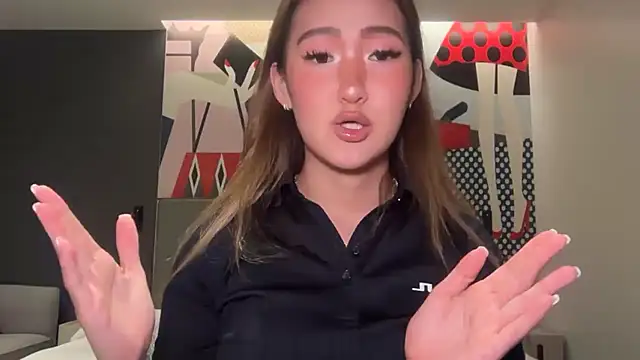 AlishaCheng online show from June 25, 2026, 1:04 pm