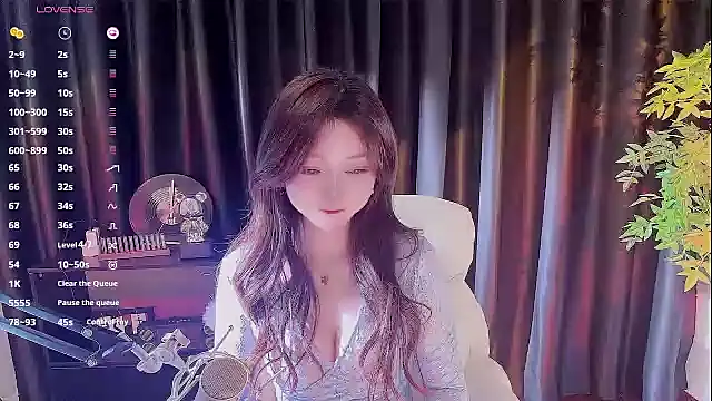 Snapshot of Yiluo95 chatting on November 9, 2025, 5:44 pm Yiluo95 online show from November 9, 2025, 5:44 pm