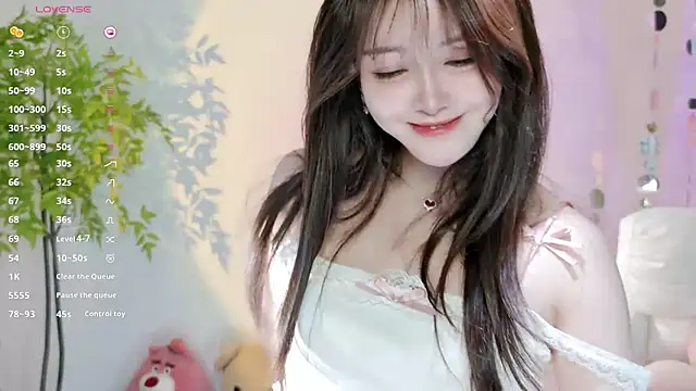 Snapshot of Yiluo95 chatting on May 11, 2026, 4:04 pm Yiluo95 online show from May 11, 2026, 4:04 pm