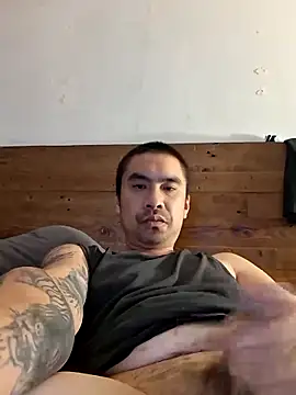 Snapshot of Stronggdragon85 chatting on June 3, 2026, 7:11 am Stronggdragon85 online show from June 3, 2026, 7:11 am