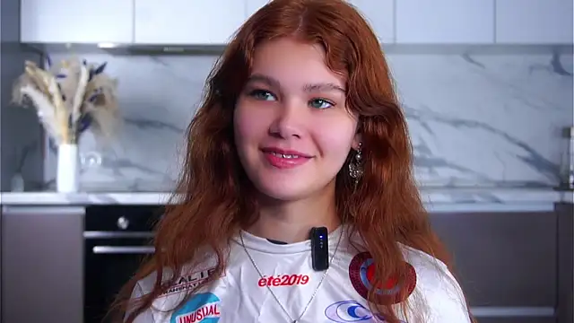 YettaCalabria online show from December 18, 2025, 11:27 am