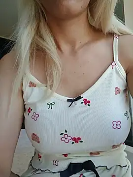 Snapshot of Sweet_xxBuse chatting on July 16, 2026, 9:26 am Sweet xxBuse online show from July 16, 2026, 9:26 am