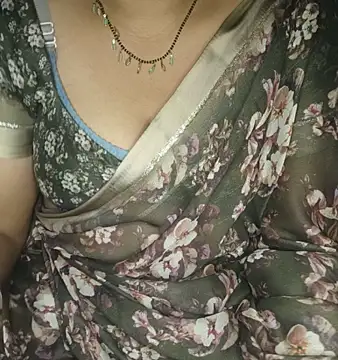 shreyareddy99 online show from November 21, 2025, 5:33 pm