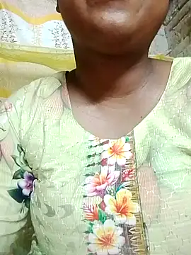 Liza0103 online show from April 17, 2026, 5:05 pm