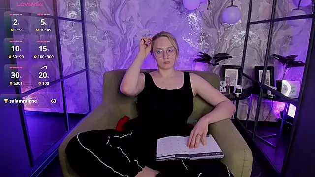 Snapshot of Liana_Ln chatting on November 30, 2025, 3:43 am Liana Ln online show from November 30, 2025, 3:43 am