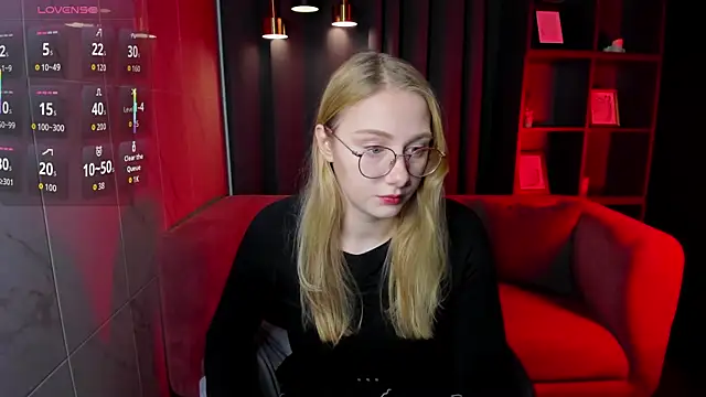 Snapshot of Liana_Ln chatting on December 20, 2025, 2:13 pm Liana Ln online show from December 20, 2025, 2:13 pm