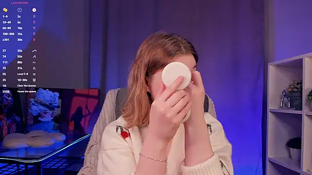 NicoletteTegeler online show from October 31, 2025, 8:04 am