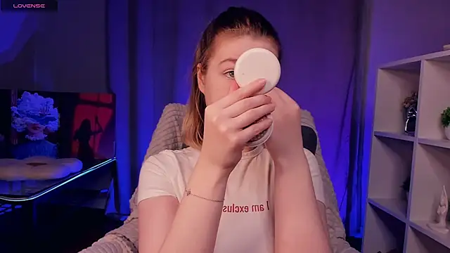 NicoletteTegeler online show from November 25, 2025, 7:52 am