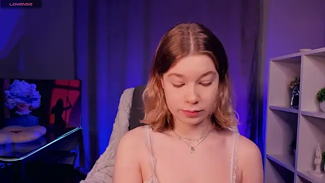 NicoletteTegeler online show from December 1, 2025, 8:52 am