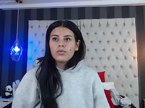 Snapshot of Camile_Petite chatting on November 3, 2025, 7:26 pm Camile Petite online show from November 3, 2025, 7:26 pm