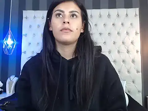 Snapshot of Camile_Petite chatting on November 7, 2025, 8:09 pm Camile Petite online show from November 7, 2025, 8:09 pm