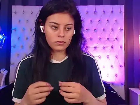 Snapshot of Camile_Petite chatting on November 10, 2025, 7:46 pm Camile Petite online show from November 10, 2025, 7:46 pm