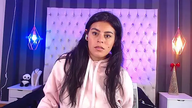 Snapshot of Camile_Petite chatting on November 13, 2025, 8:30 pm Camile Petite online show from November 13, 2025, 8:30 pm