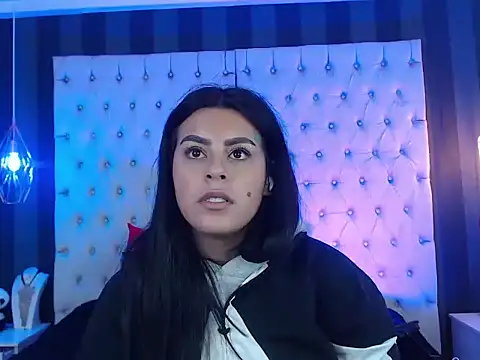 Snapshot of Camile_Petite chatting on November 14, 2025, 7:34 pm Camile Petite online show from November 14, 2025, 7:34 pm