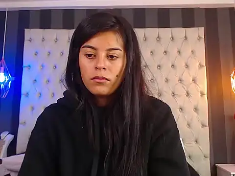 Snapshot of Camile_Petite chatting on November 20, 2025, 7:24 pm Camile Petite online show from November 20, 2025, 7:24 pm