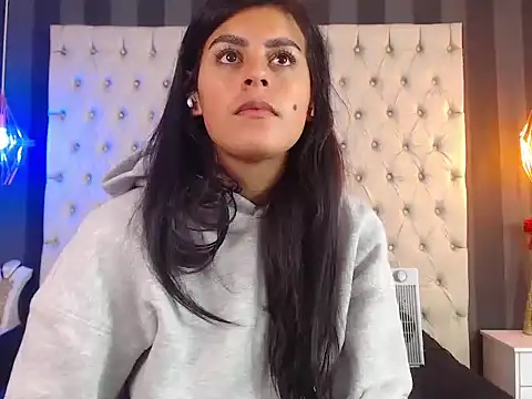 Snapshot of Camile_Petite chatting on November 22, 2025, 7:35 pm Camile Petite online show from November 22, 2025, 7:35 pm