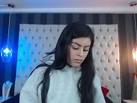 Snapshot of Camile_Petite chatting on November 27, 2025, 8:11 pm Camile Petite online show from November 27, 2025, 8:11 pm