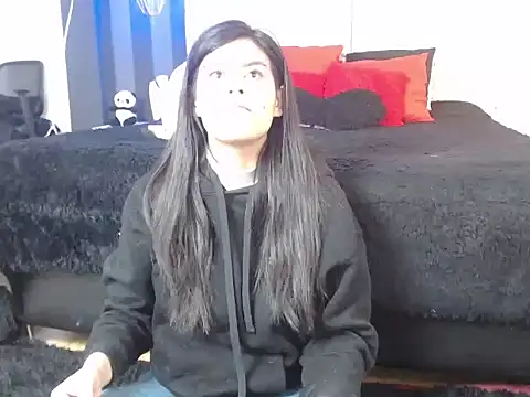 Snapshot of Camile_Petite chatting on December 4, 2025, 7:55 pm Camile Petite online show from December 4, 2025, 7:55 pm