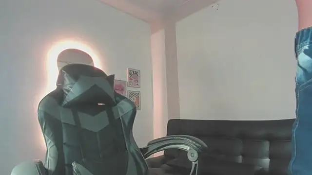 Senpai Lover online show from November 25, 2025, 8:09 pm