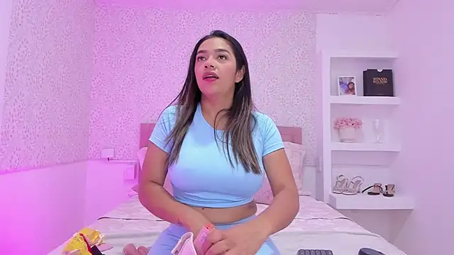 KatieBoison online show from November 28, 2025, 9:06 pm