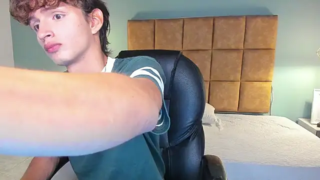 NicolasFerrer18 online show from November 13, 2025, 7:24 pm