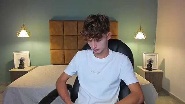 NicolasFerrer18 online show from November 15, 2025, 7:21 pm