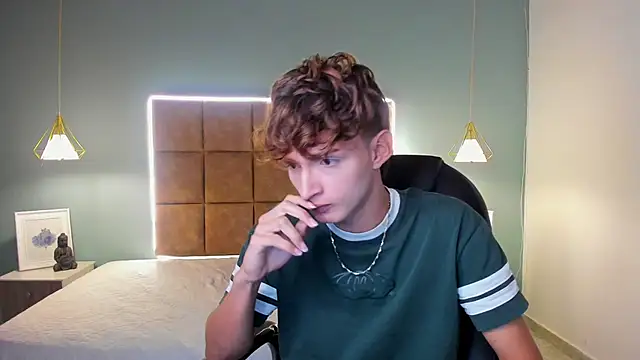 NicolasFerrer18 online show from November 22, 2025, 7:24 pm