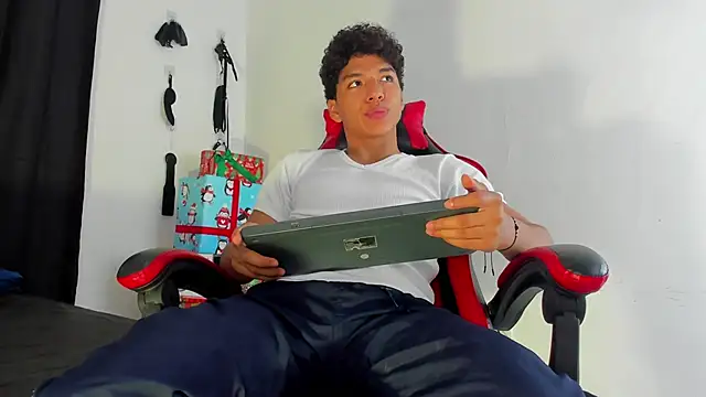 Maximiliano Khalil online show from December 15, 2025, 7:29 pm