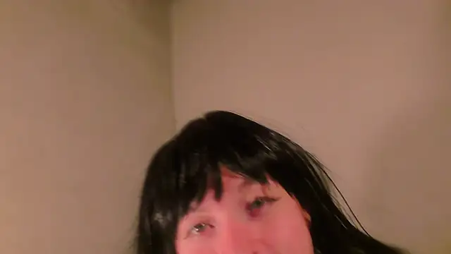 Snapshot of anitasmiles chatting on October 31, 2025, 7:31 am anitasmiles online show from October 31, 2025, 7:31 am