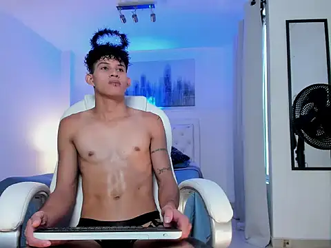 KamiSuarez online show from November 21, 2025, 6:50 pm