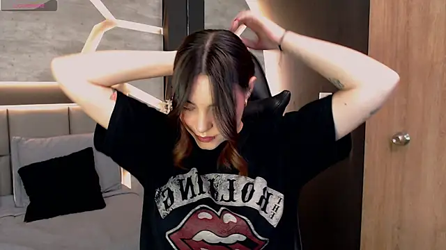 DakotaRussell  online show from December 21, 2025, 1:18 pm