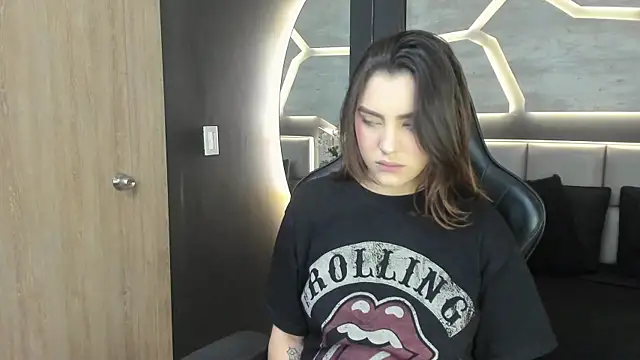 DakotaRussell  online show from January 13, 2026, 1:05 pm