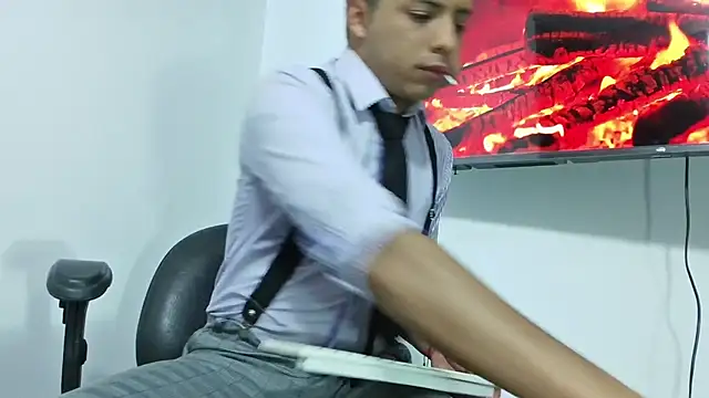 Snapshot of Mike_Fetiche chatting on November 17, 2025, 3:23 am Mike Fetiche online show from November 17, 2025, 3:23 am