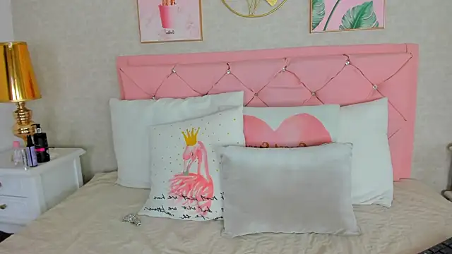 scarlett thompson 7 online show from February 14, 2026, 3:25 am